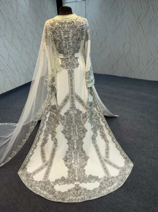 Bridal Taqlidi TAF110026 — achteraanzicht op paspop